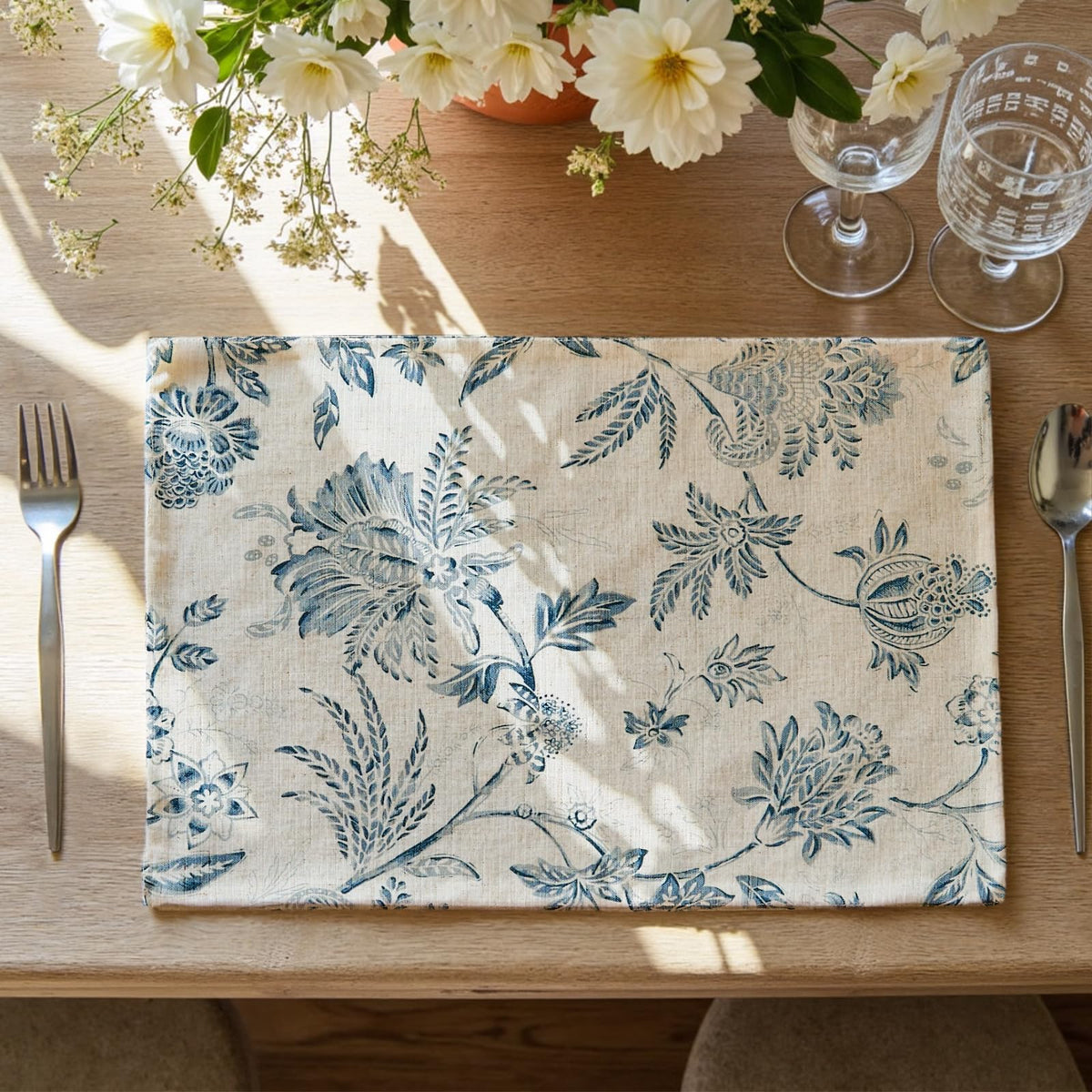 JINCHAN Alice Linen Floral Placemats Set of 4 Farmhouse 13x19 Inch Green