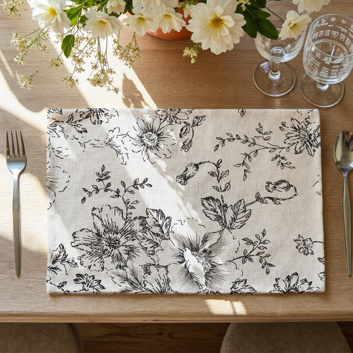 JINCHAN Alice Linen Floral Placemats Set of 4 Farmhouse 13x19 Inch Green