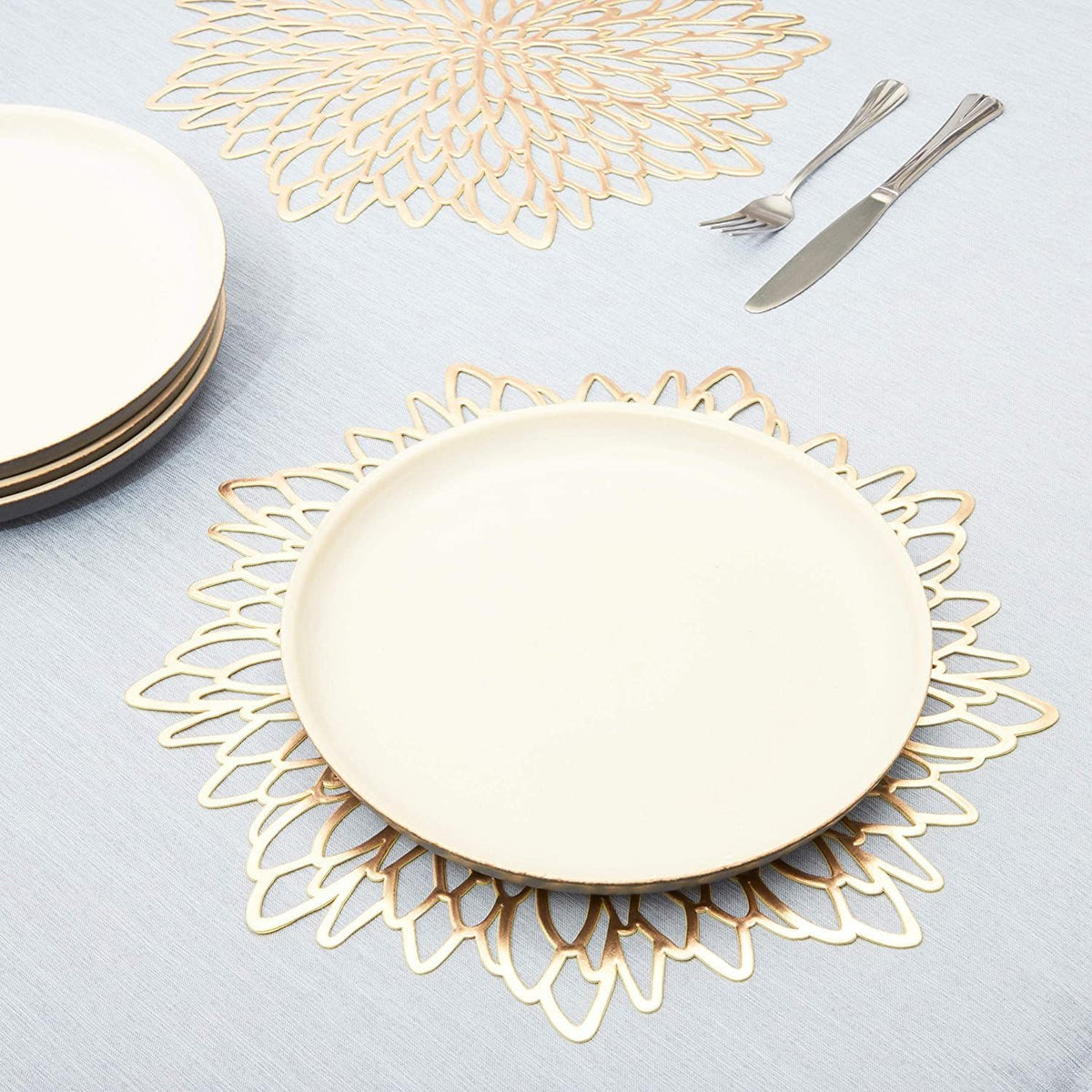 Juvale 10 Pack Gold Vinyl Placemats - 14.4" x 14.4" Round Table Mats and Plate Chargers with Leaf Design for Elegant Table Decor and Protection - Stylish Charger Plates for Events and Wedding Parties